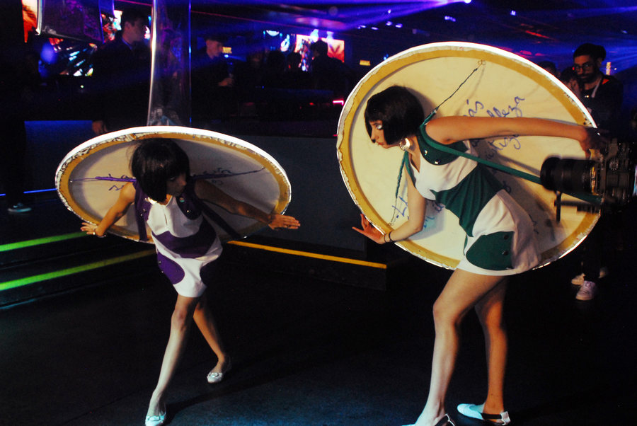 Ornelettes performance by Ornella Ruiz Díaz in Buenos Aires: two performers wearing circular painted works as wings